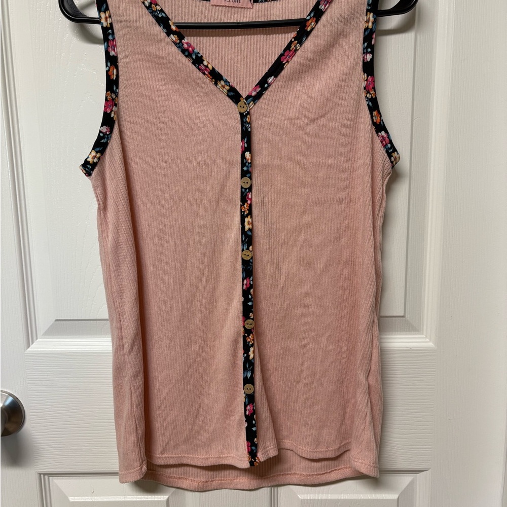 Chic Floral Trim Sleeveless Top in Soft Pink